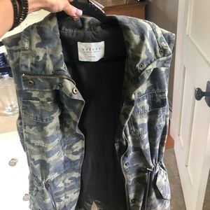 Velvet camo vest